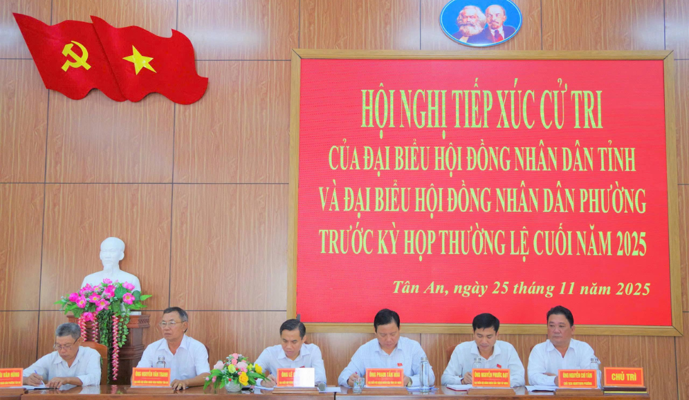 Tổ đại biểu số 14 HĐND tỉnh tiếp xúc cử tri phường Tân An