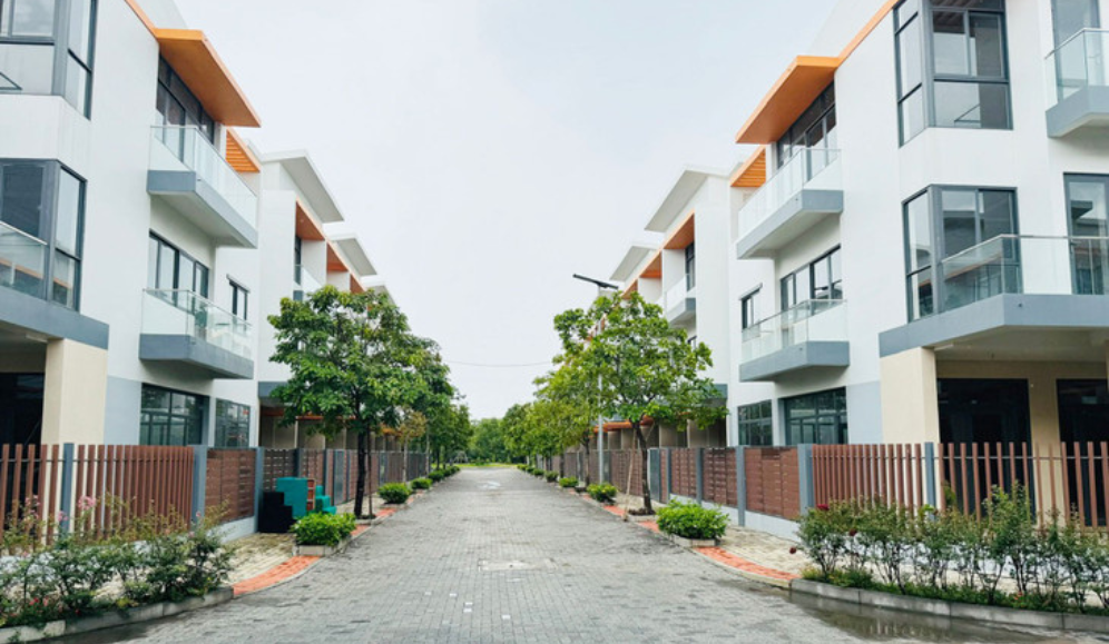 Tây Ninh được xem là “mảnh đất vàng” cho những chủ đầu tư muốn phát triển các đại đô thị, khu công nghiệp, khu du lịch sinh thái trong tương lai