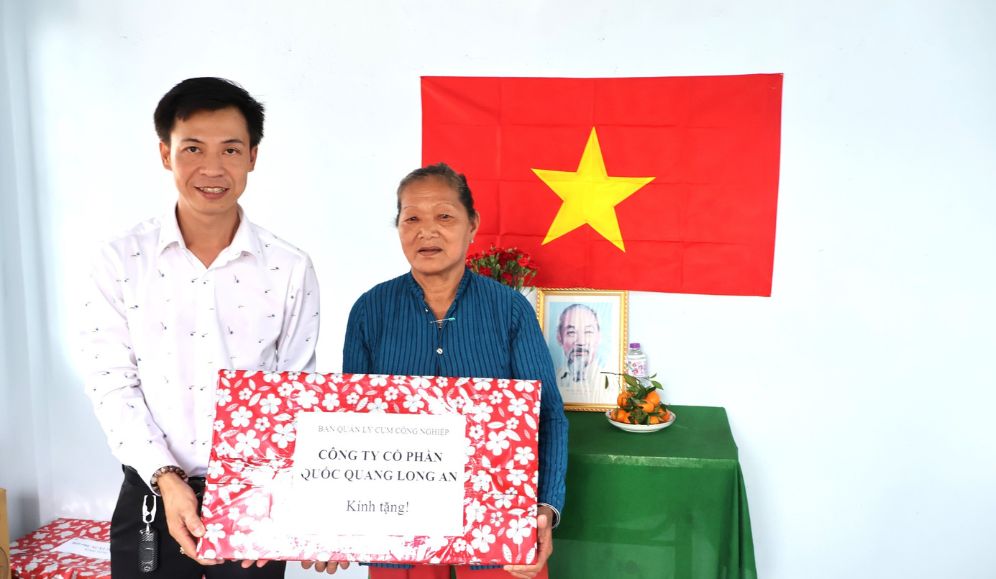 Công ty Cổ phần Quốc Quang Long An phối hợp cùng Hội Liên hiệp Phụ nữ (LHPN) xã Thạnh Lợi tổ chức lễ bàn giao nhà “Mái ấm tình thương” cho gia đình bà Nguyễn Thị Lan