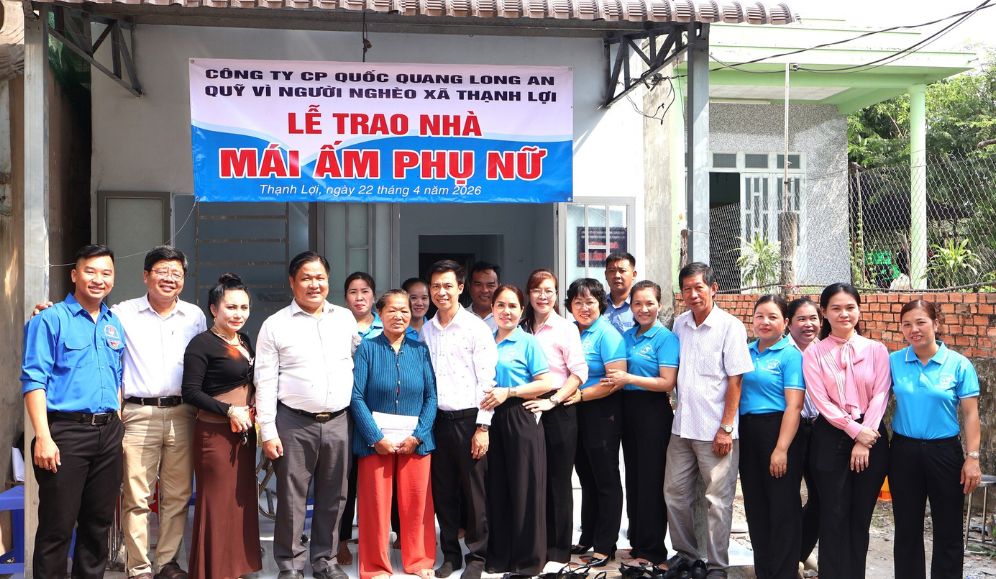 Công ty Cổ phần Quốc Quang Long An phối hợp cùng Hội Liên hiệp Phụ nữ (LHPN) xã Thạnh Lợi tổ chức lễ bàn giao nhà “Mái ấm tình thương” cho gia đình bà Nguyễn Thị Lan