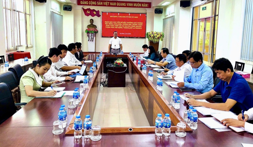 Sponsored Phó Chủ tịch UBND tỉnh Tây Ninh chỉ đạo đẩy nhanh công tác bồi thường, giải phóng mặt bằng khu công nghiệp Nam Tân Tập